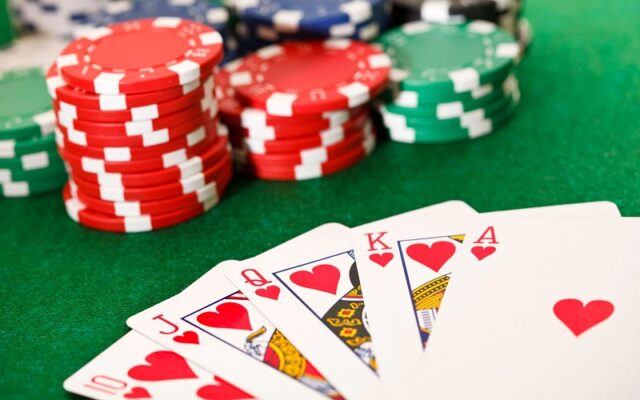 Cách chơi bài poker cho người mới bắt đầu: Hướng dẫn từ A-Z