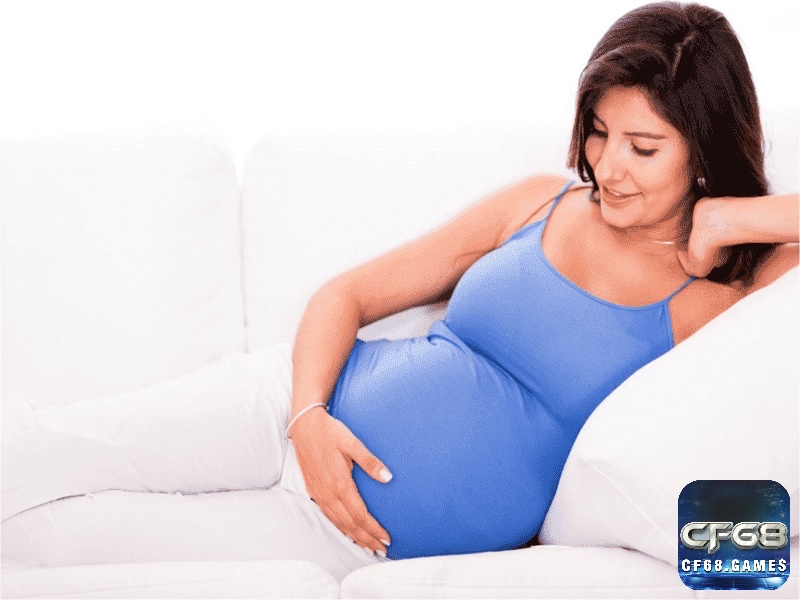 Phụ nữ mơ thấy mình có thai thường được xem là dấu hiệu của may mắn, khởi đầu mới và sự thịnh vượng sắp đến