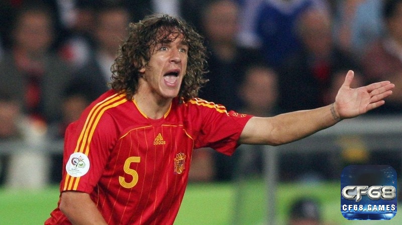 Carles Puyol là một biểu tượng quả cảm, luôn nằm trong top hậu vệ hay nhất Euro nhờ lối chơi lăn xả và chắc chắn