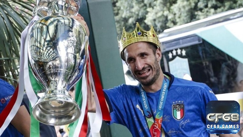 Giorgio Chiellini, thủ lĩnh thép của tuyển Ý, luôn góp mặt trong top hậu vệ hay nhất Euro với lối chơi máu lửa và bản lĩnh phòng ngự